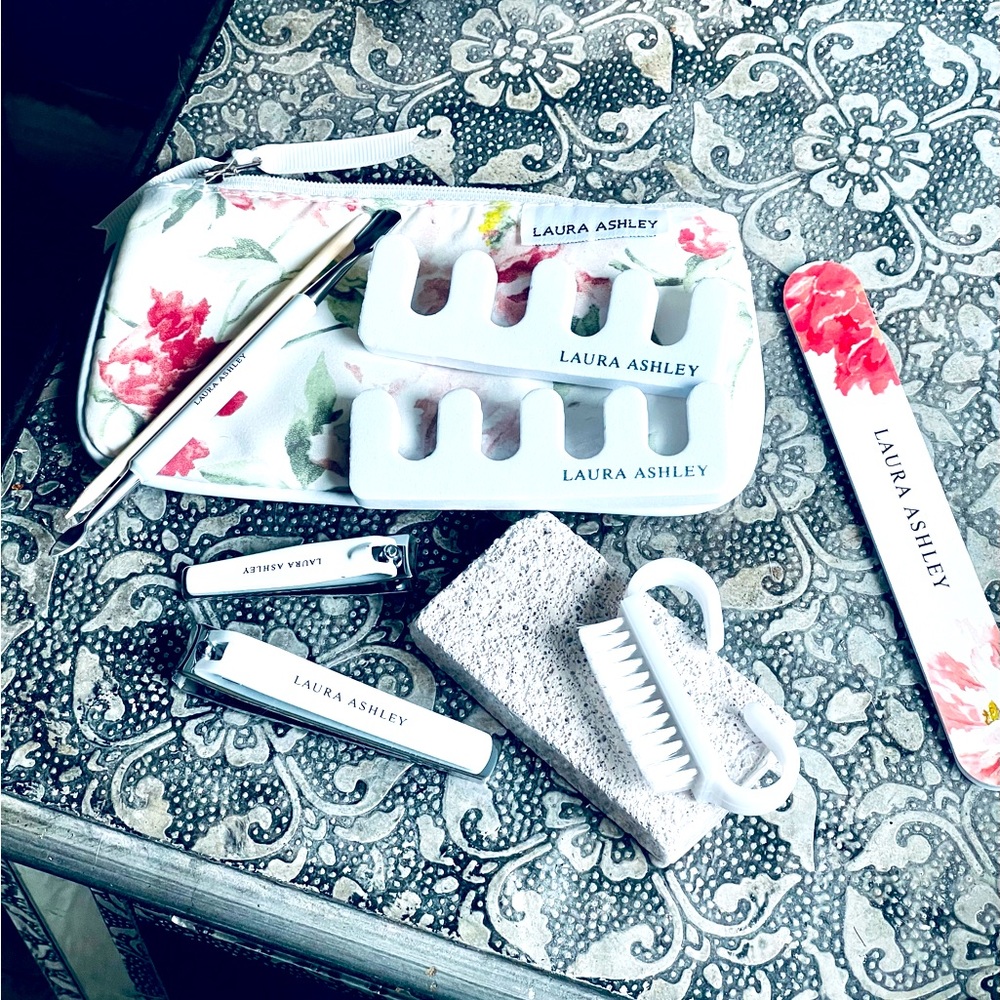 Laura Ashley Pedicure Set